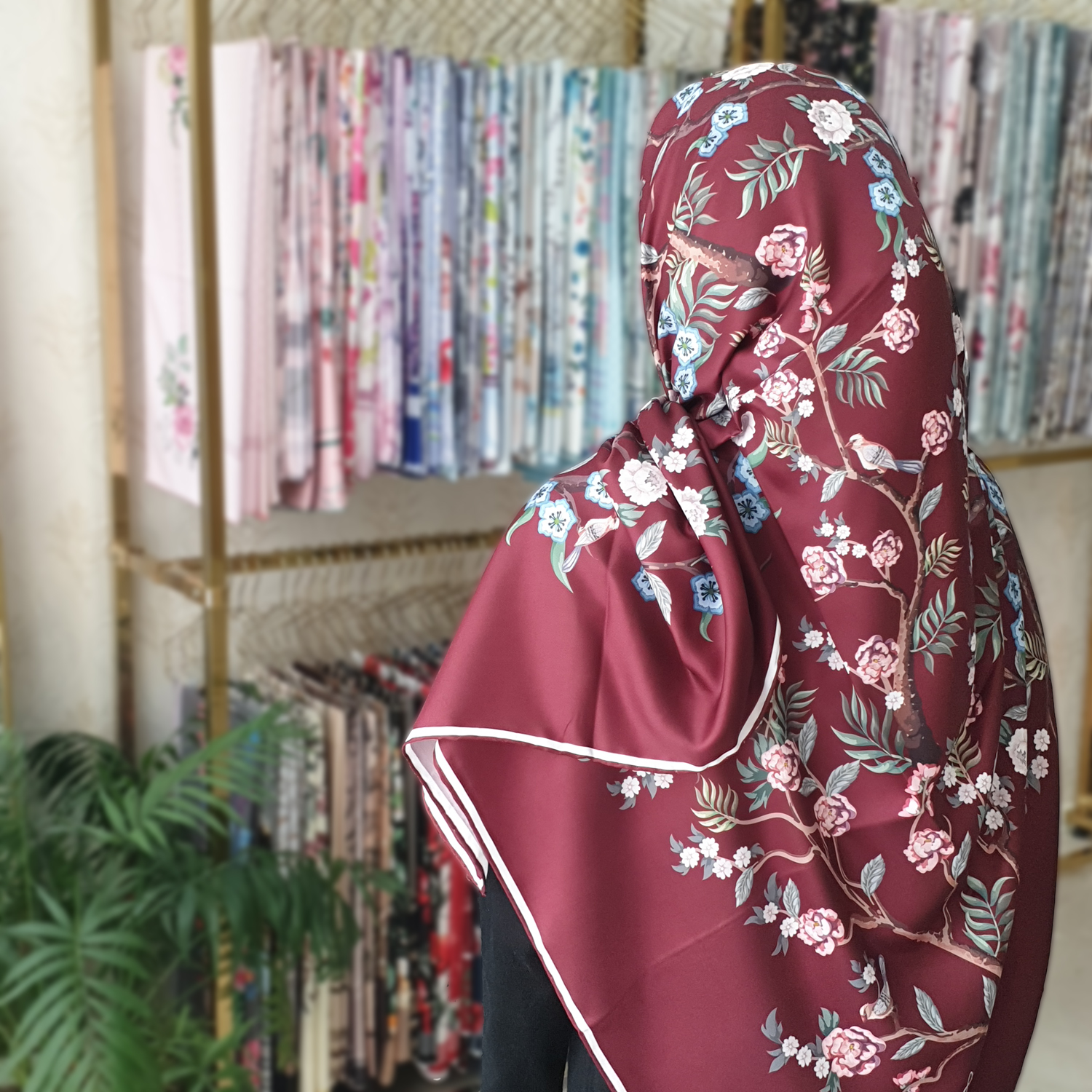 روسری طرح بهشت - زرشکی - ابریشم توییل - قواره ۱۰۰>